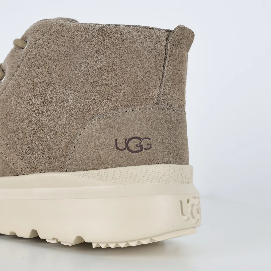 Pick up locally 💰500 Core recommended good price It is a very suitable choice for home furnishings. In the new year, uug launched a series of styles, which are partial to the preferences of young consumers and have also moved to the forefront of fashion trends. Shoe body material: water-repellent coated suede upper, 17 mm UGGPURE™ implantable wool insole, lightweight non-slip and comfortable rubber outsole, with brand LOGO and trademark, with full packaging Size: 40 41 42 43 44